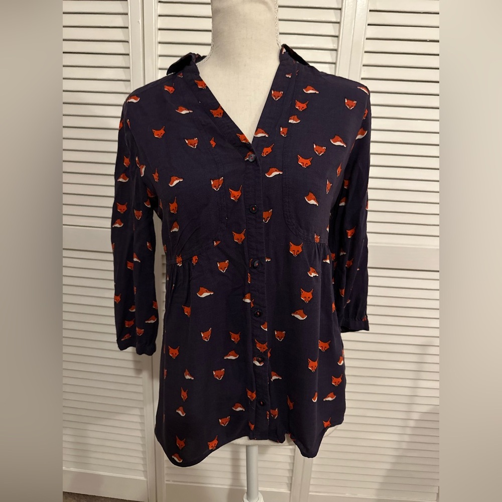 Maeve fox print ANTHROPOLOGIE Blue and Red Button Down Shirt with Notched Collar